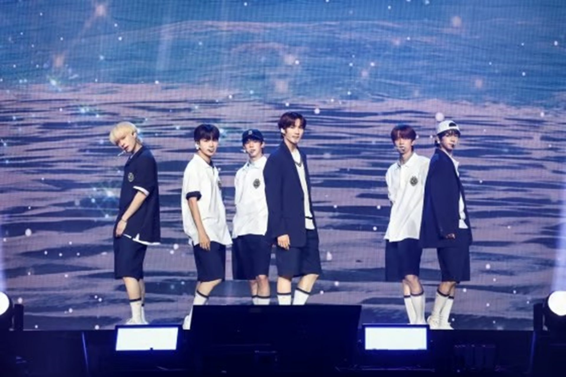 TWS、Weverse Con Festivalでオープニングステージ | KOREA WAVE