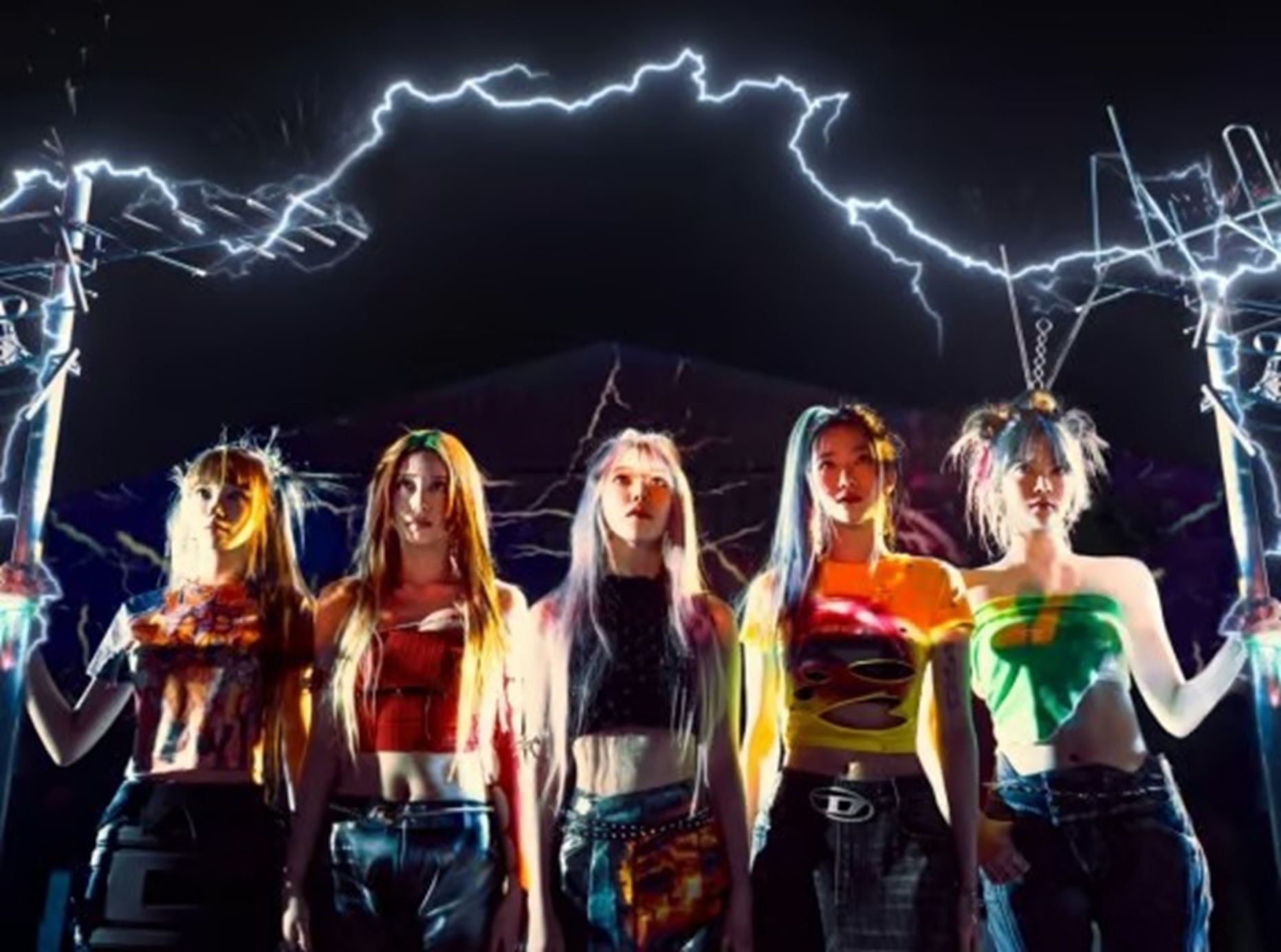 LE SSERAFIM、ニューアルバム「CRAZY」のコンセプト写真公開 | KOREA WAVE