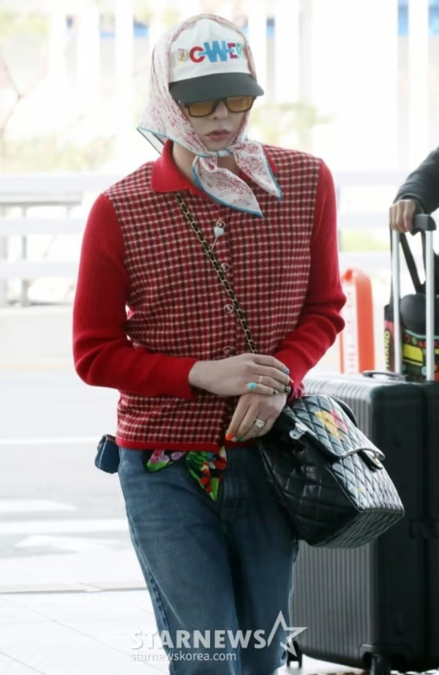 G-DRAGON、60万円カーディガン＆180万円バッグで“人間シャネル”健在 