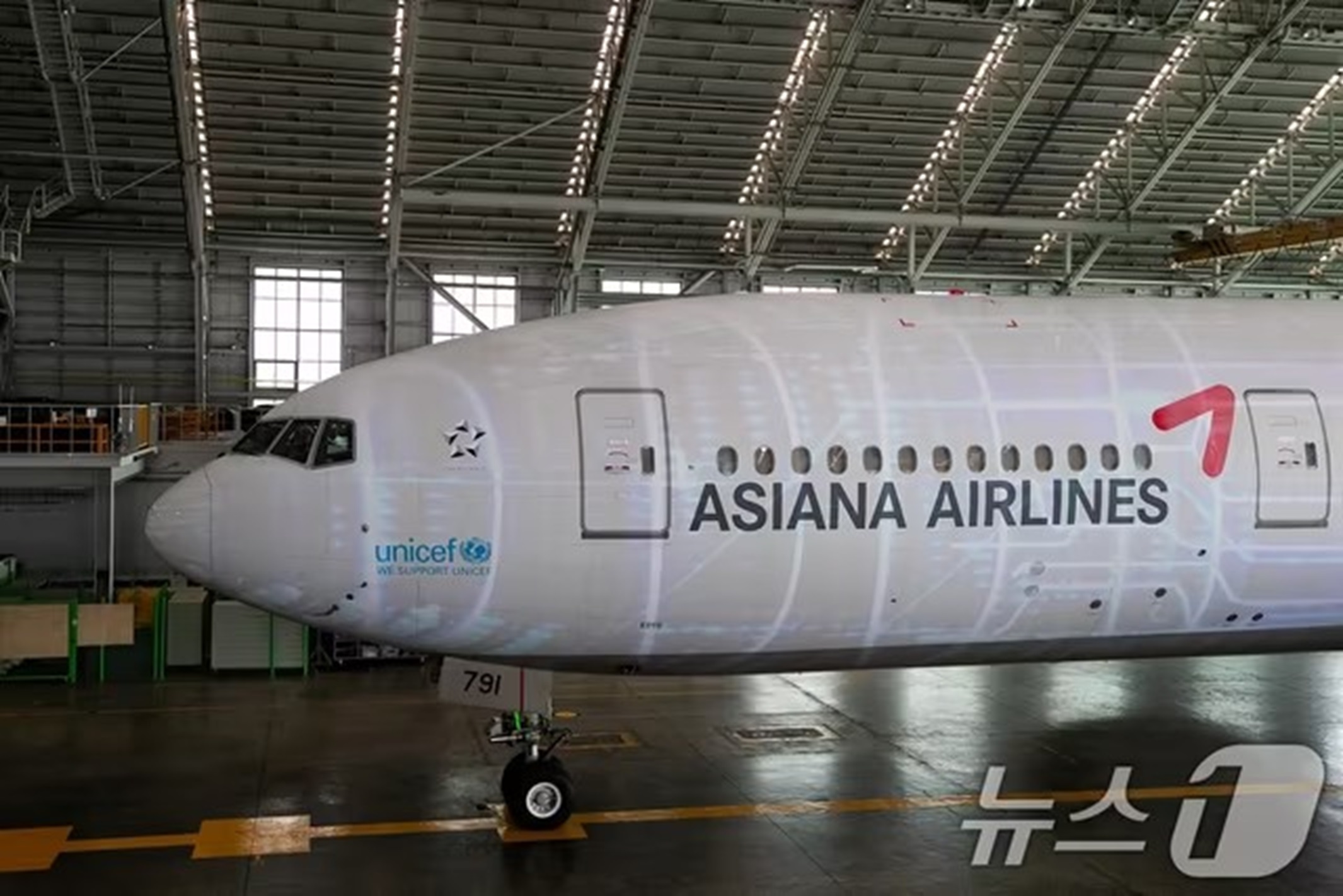 アシアナ航空 A330-323 Airlinertags UNICEFロゴカット 2025年最新