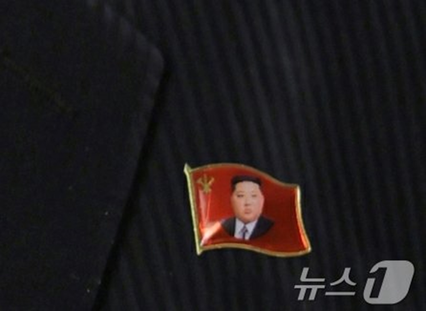北朝鮮、金正恩総書記の「単独バッジ」が再登場…個人崇拝強化の