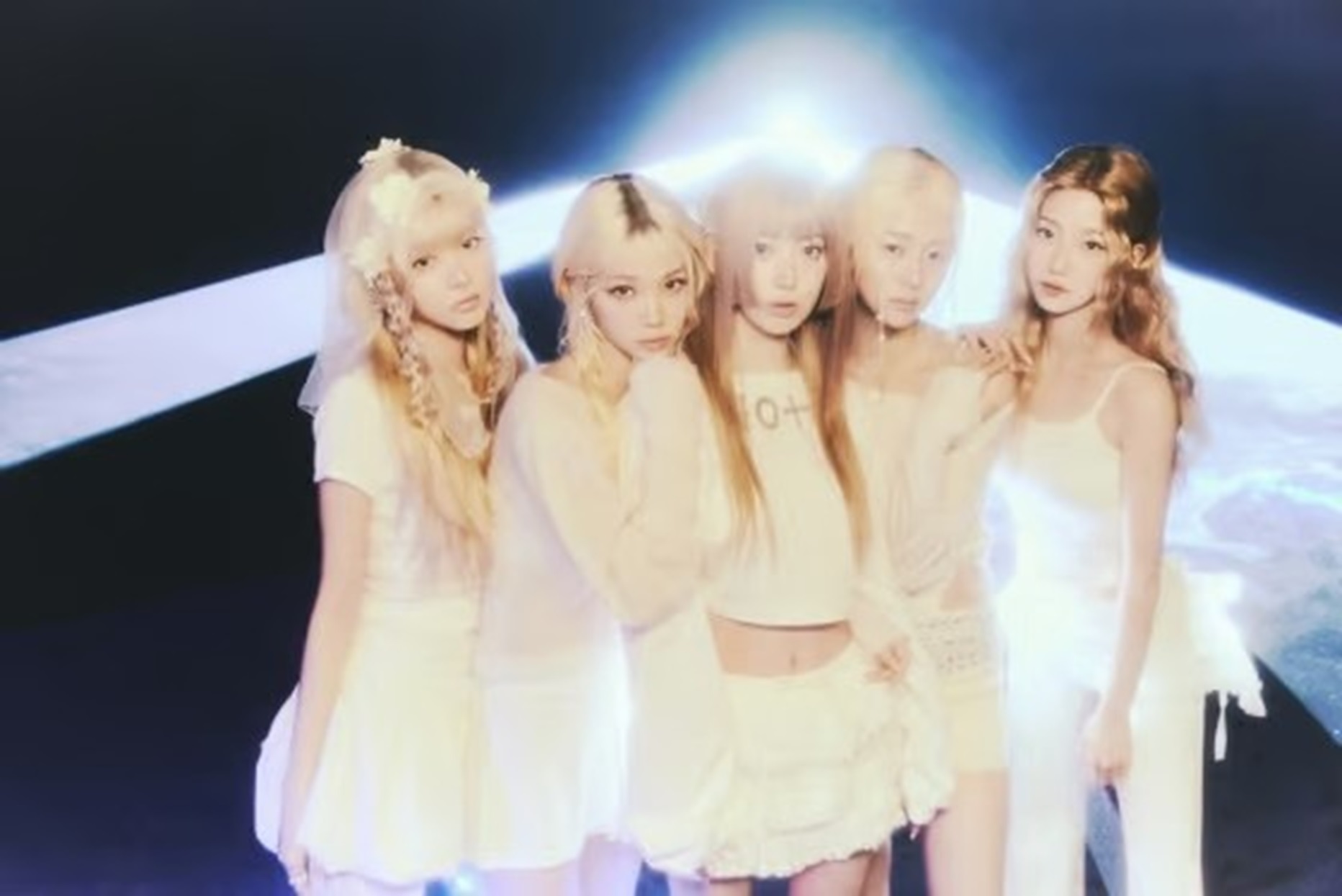 LE SSERAFIM、「HOT」コンセプト第3弾公開 | KOREA WAVE