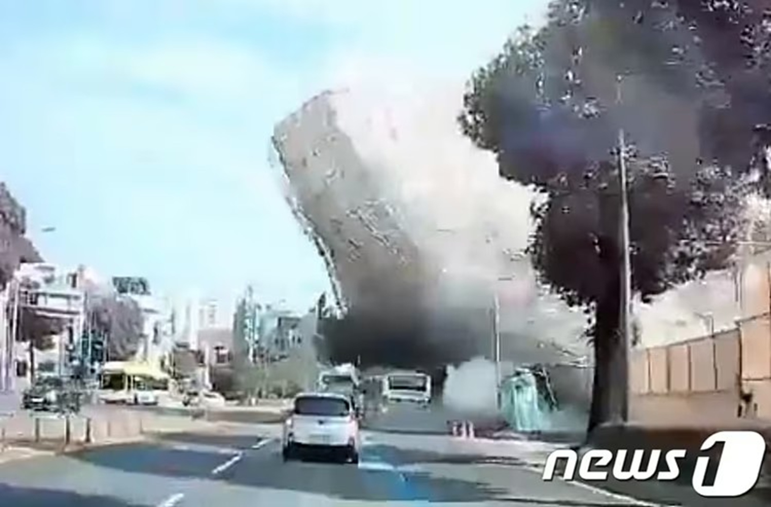 なぜ、また光州？…韓国・相次ぐ建設現場の崩壊事故、安全不感症と慢性的な管理体制の欠陥が露呈 | KOREA WAVE