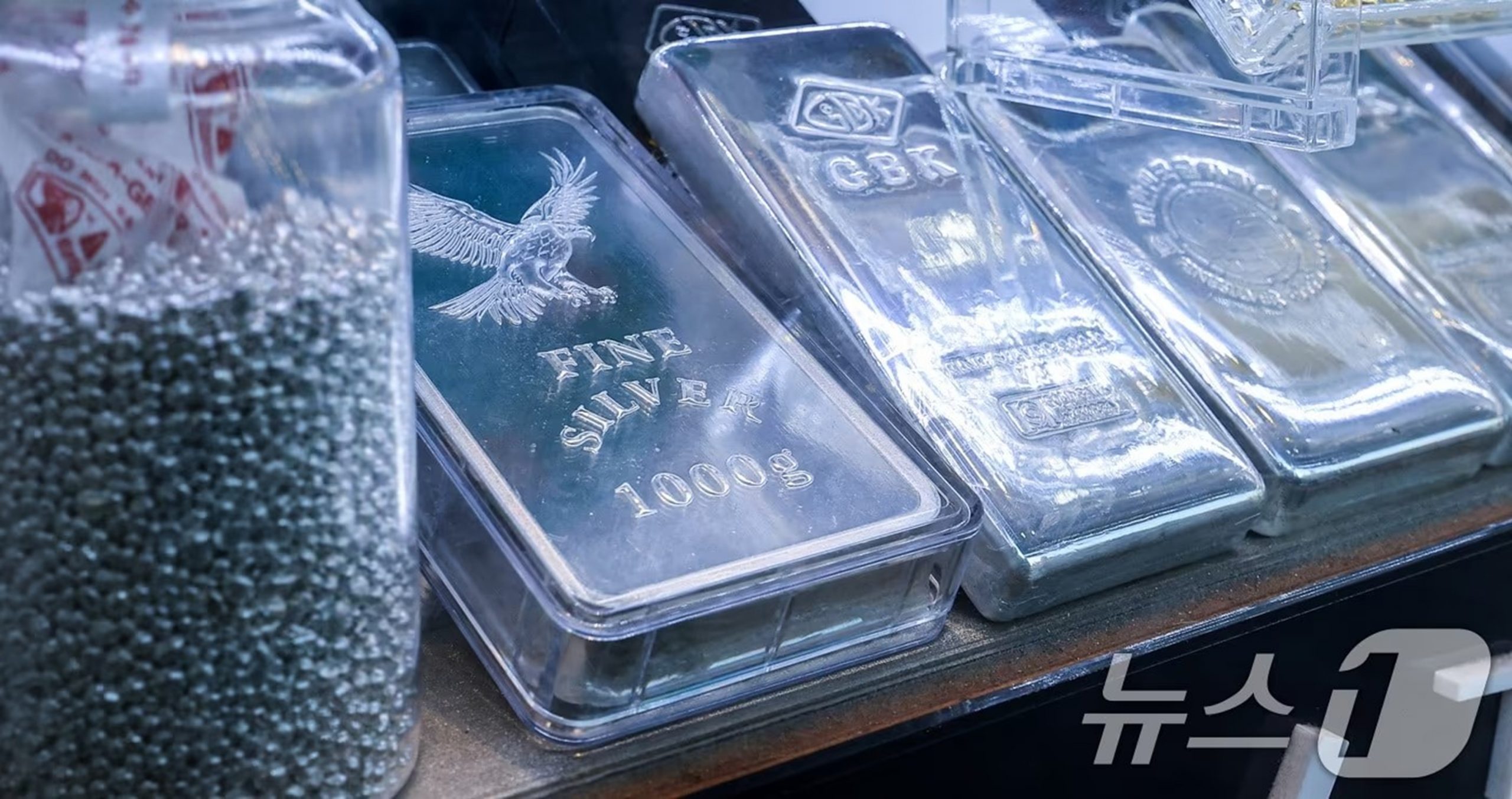 銀価格が史上初の1オンス60ドル超え…韓国・個人投資家に高収益も